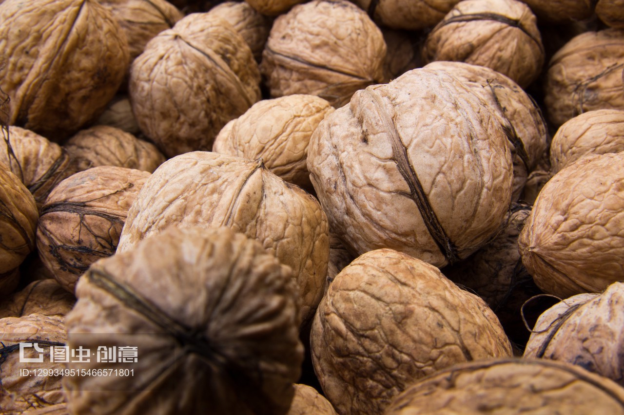 坚果与眼镜零售 跨界融合下的市场新机遇